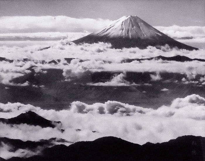 暁雲の霊峰